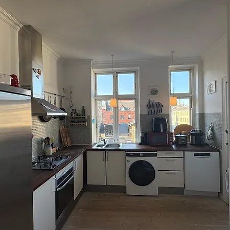 190 M2, 3 Bdr Norrebro Appartement
