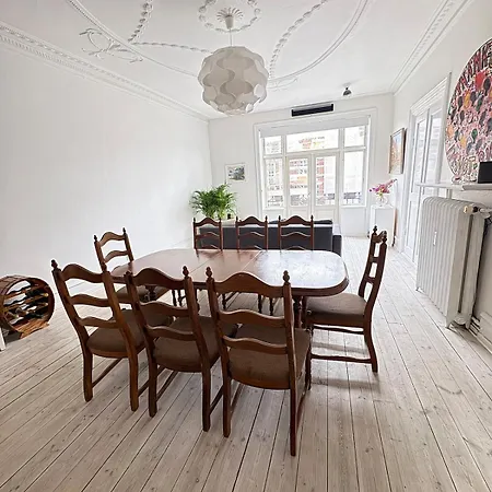 190 M2, 3 Bdr Norrebro Appartement *