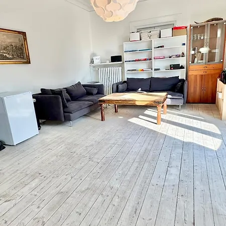 190 M2, 3 Bdr Norrebro Lägenhet