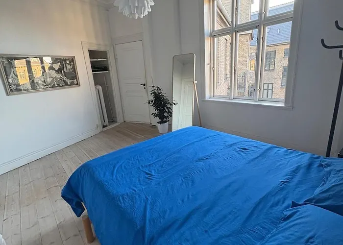 190 M2, 3 Bdr Norrebro Appartement *