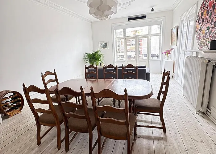 190 M2, 3 Bdr Norrebro Appartement *