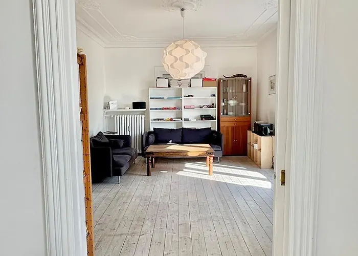 190 M2, 3 Bdr Norrebro Appartement *